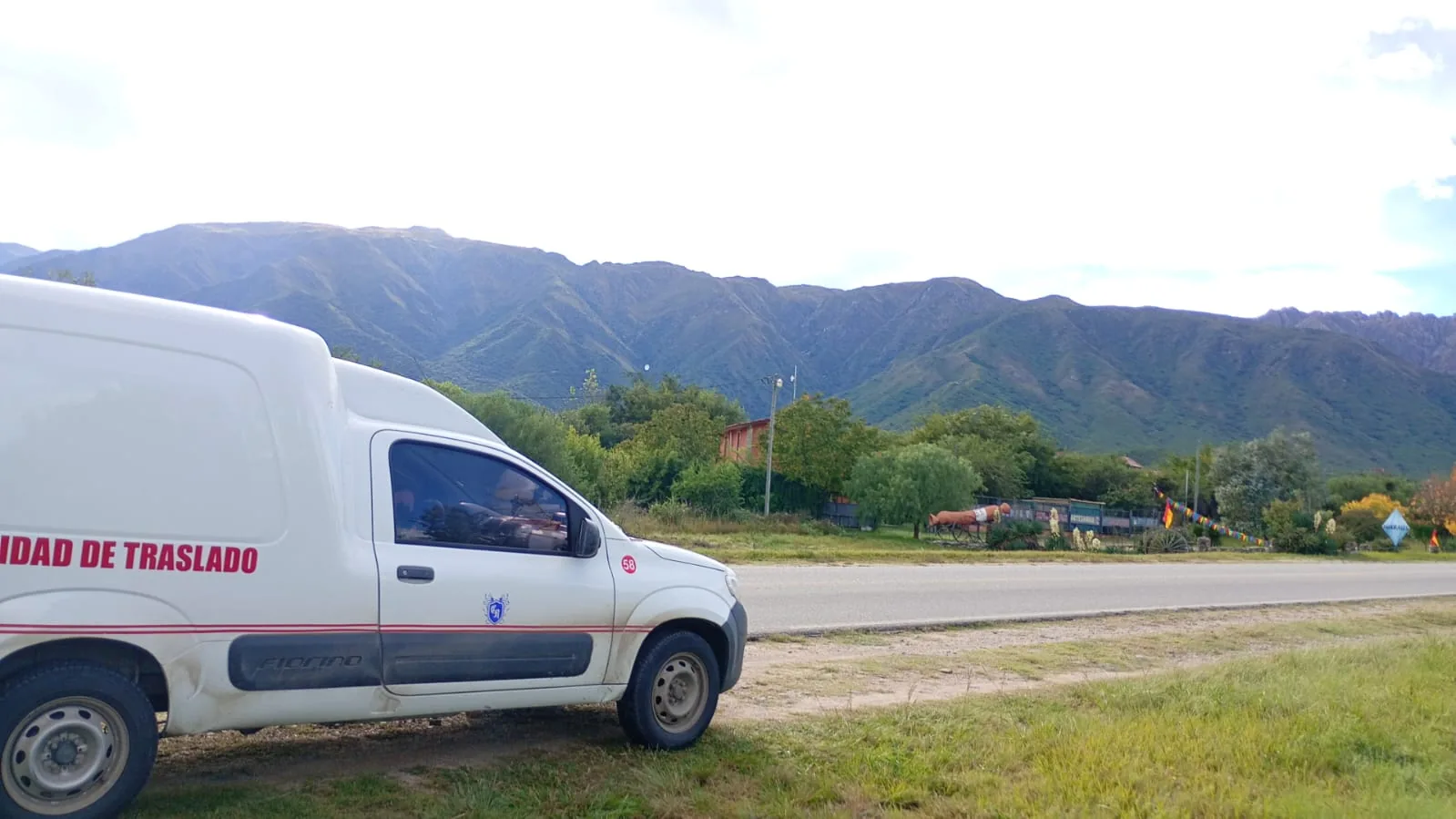 Unidad de traslado en ruta nacional — Ambulancias Ratto